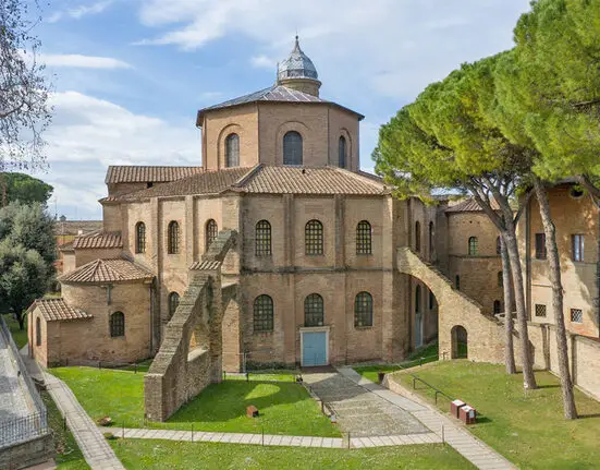 Basilica-di-San-Vitale-Emilia-Romagna-1