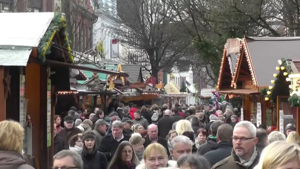 Kerstmarkt Leer Duitsland. Is er kerstmarkt in leer? Welke kerstmarkten zijn open in Duitsland? Wanneer kerstmarkt Leer. Kerstmarkt Duitsland net over de grens